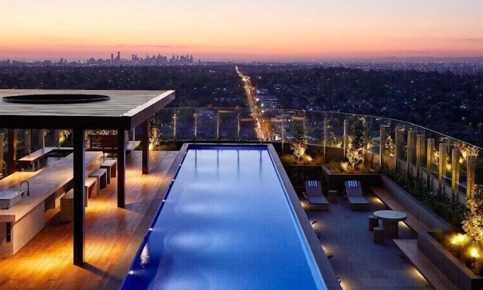Box Hill Apartment | Cozy 2-Bedroom Apartment in Box Hill South with Pool