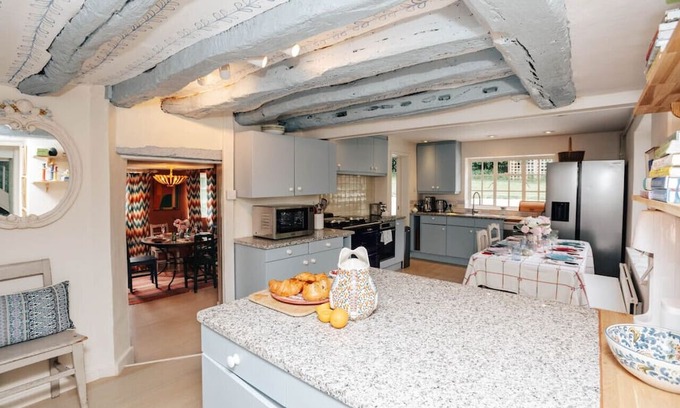 Maidensgrove House | Cozy Deer Gaze Cottage - Family and Pet Friendly Retreat
