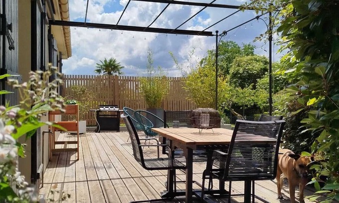 Chevannes House | Relaxing Retreat with Garden and Terrace, Pet-Friendly Stay