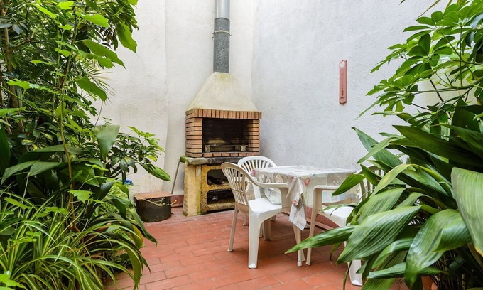 Sant Mateu House | Inviting Villa with Hot Tub, Terrace and Pet-Friendly Options