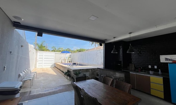 Pereque House | Casa p Temporada with Inviting Leisure Area & Pool