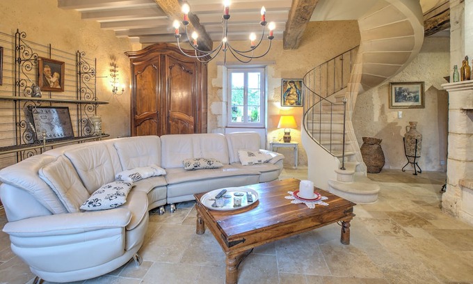 Neuvic Cottage | Cozy Cottage 'Moulin De Villeverneix' with Private Garden