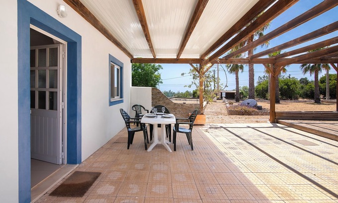 Colmeal House | Cozy Holiday Home 'Medronhal Faro' with Mountain Views