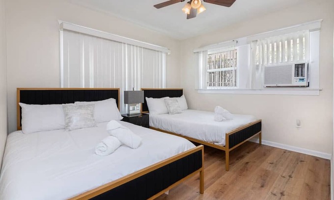 Vernon Apartment | Comfortable 1 Bedroom Retreat in LA - Pet Friendly Stay