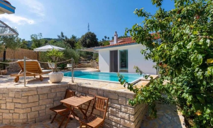 Dracevica House | Idyllic Retreat with Private Pool on Beautiful Brac Island