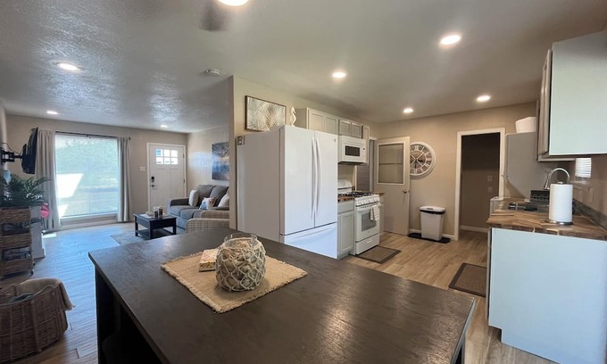 Northeast El Paso House | Inviting Coastal Retreat with Mountain Views and Ocean Access