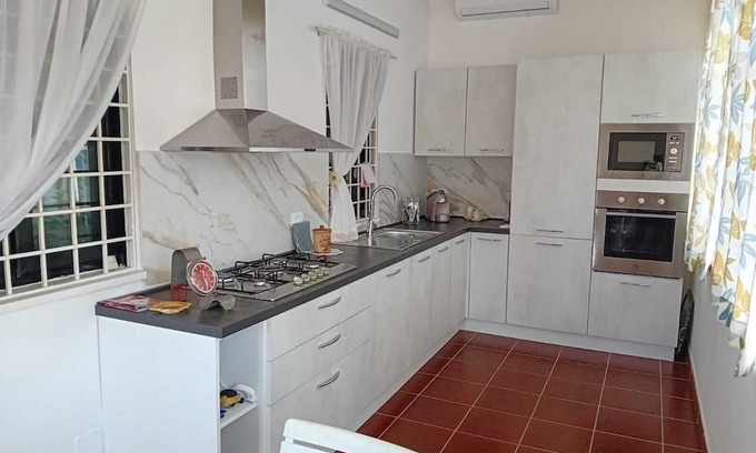 San Cataldo House | Experience the Comfort of 'La Dimora Di Lucia' with Garden