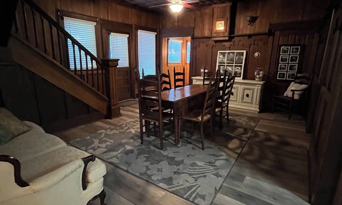 Damascus House | Cozy Private Room with 3 Beds Near Creeper Trail