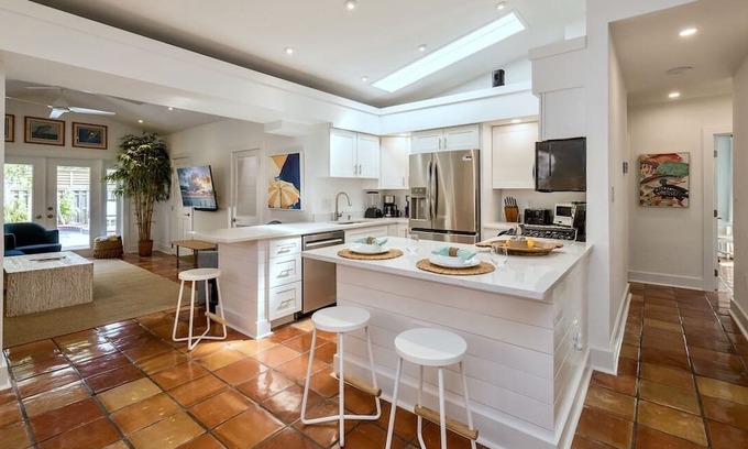 Midtown House | Banyan Rose: Relax in Your Private Oceanfront Retreat