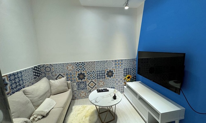 Zhongzheng Apartment | Prime Location Above Metro CKS Memorial Hall, Ideal Stay
