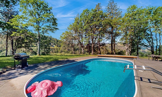Mosier House | Dog-Friendly Guest House with River Views & Pool Access