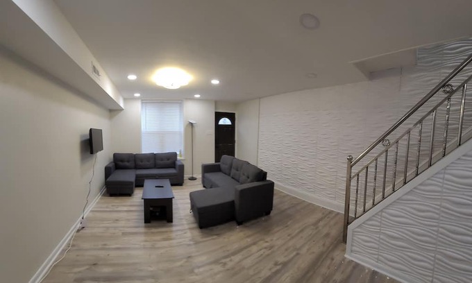 South Philadelphia House | Inviting Modern Sleep11 Guest House Near Historic Philadelphia