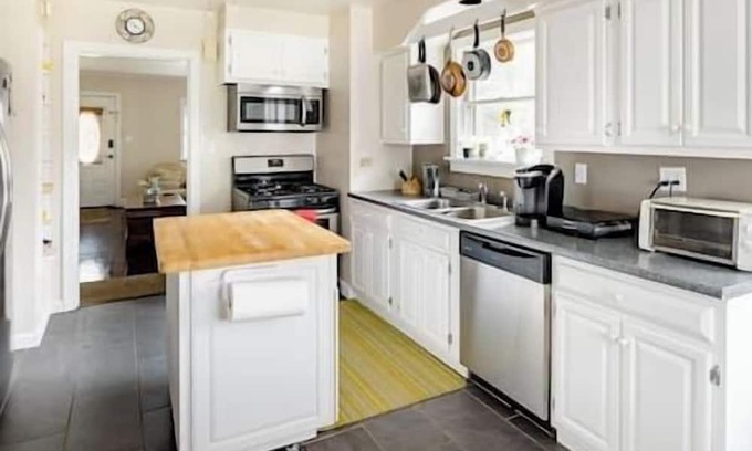 Milford Apartment | Cozy Attic Retreat - Steps from Milford Hiking Trails!