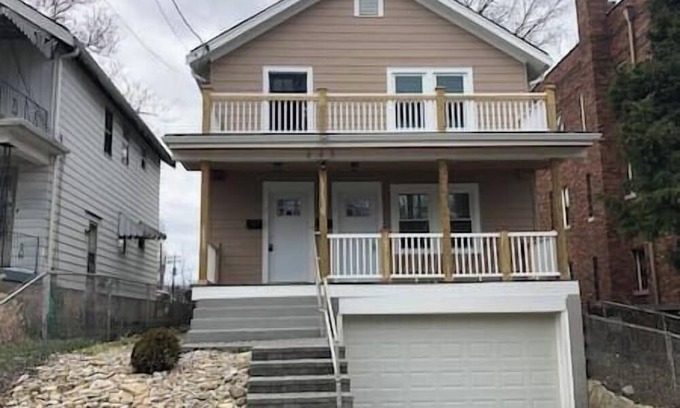 Walnut Hills Apartment | Elegant and Comfortable Suite with Kitchen Amenities in Cincy