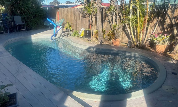 Kanahooka Bed & Breakfast | Cozy Private Home with Pool and Spa Near Attractions