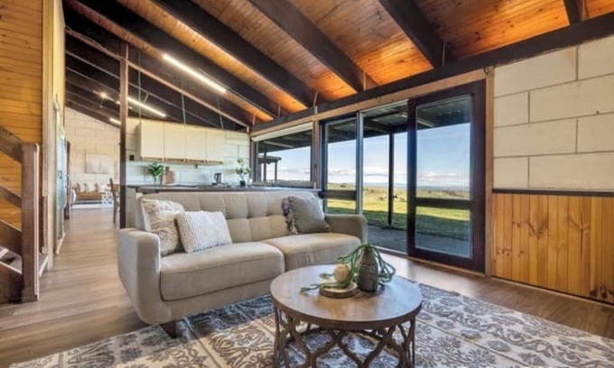 Bolinda Cottage | Cozy Farm Cottage with Wood Fire - Perfect Family Retreat