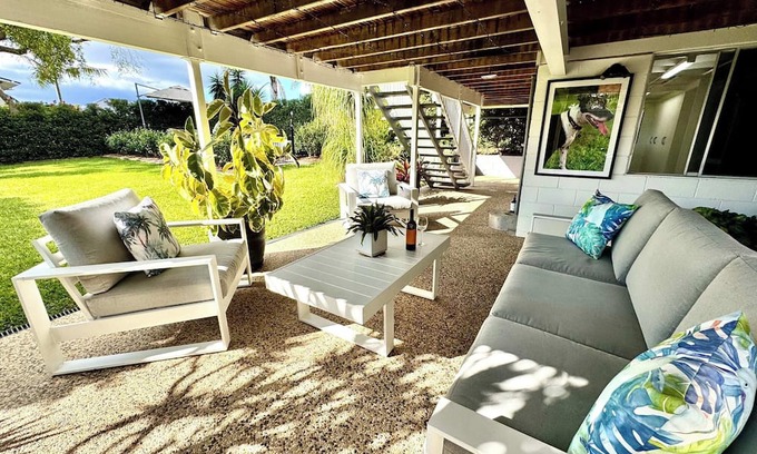 Hendra House | Inviting Brisbane Retreat: 2 Bdrms, Pool & Parking Awaits