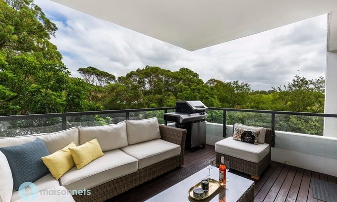 Camperdown Apartment | Cozy 1 Bed Apartment with Air Conditioning & BBQ Balcony