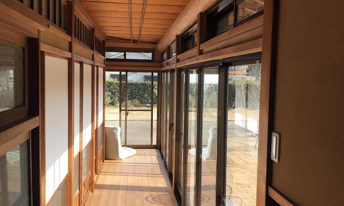 Shirako House | Oceanfront Family Retreat with Breakfast & Kitchen Access