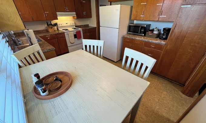 Champaign House | Cozy 2-Bedroom Retreat with Garage Near U of I