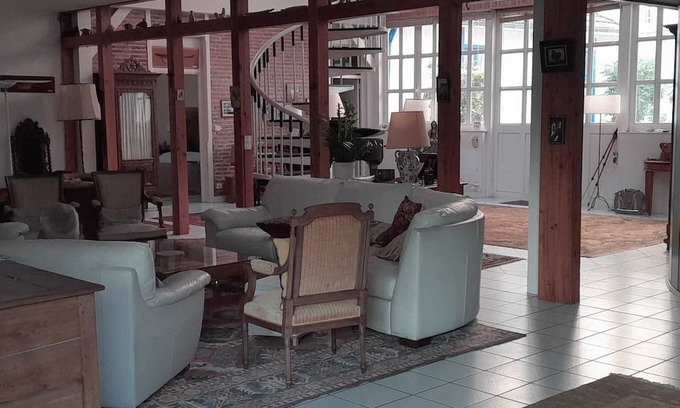 Richebourg - Saint-Clement House | Peaceful Retreat in the Heart of Nantes with Family Amenities
