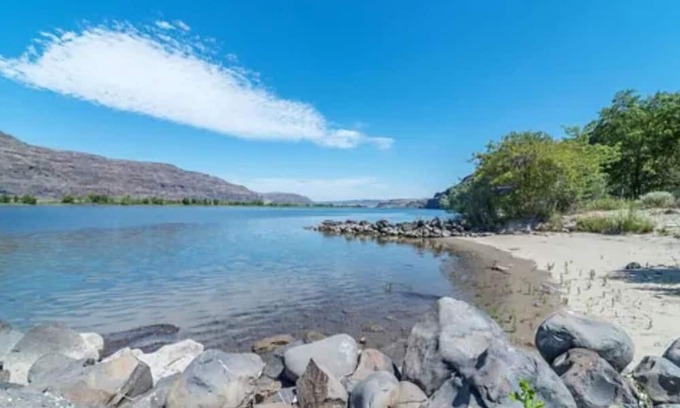 Quincy House | Idyllic Waterfront Retreat Near The Gorge Amphitheater