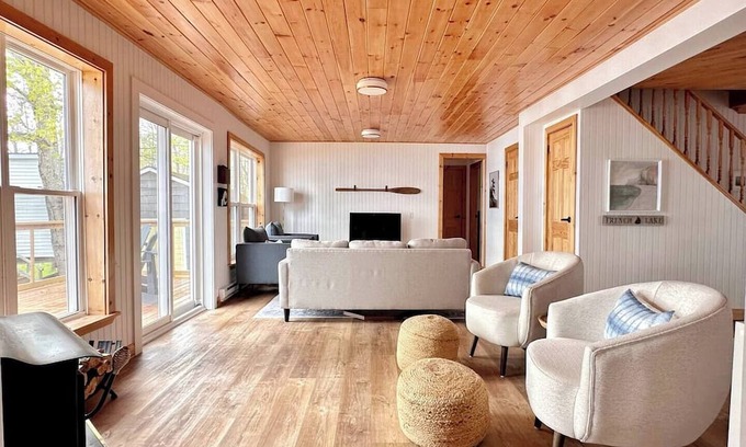 Sheffield House | Discover Your Ideal Summer Oasis for Family Fun