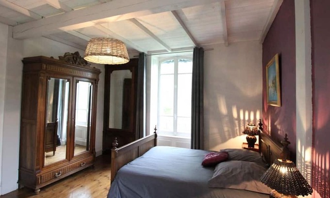 Saint-Saturnin Cottage | Cozy Gite Saint-Saturnin: Family-Friendly with Spa Access