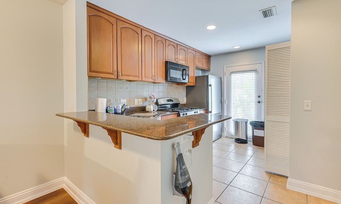 Carrollwood House | Pet-Friendly Tampa Retreat - Close to Busch Gardens!