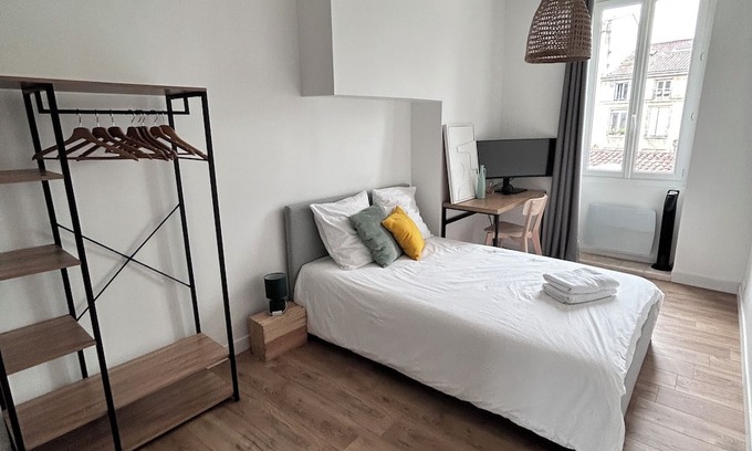 Saint-Michel - Nansouty - Saint-Genes Apartment | Quiet Apartment Just 5 Minutes from Bordeaux Centre