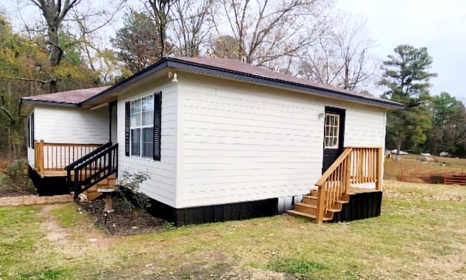 Karnack House | Family-Friendly Woodsy Retreat with Fun-Filled Amenities