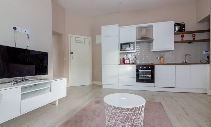 Dundrum Apartment | Family-Friendly Getaway at GuestReady - Serene Rosy