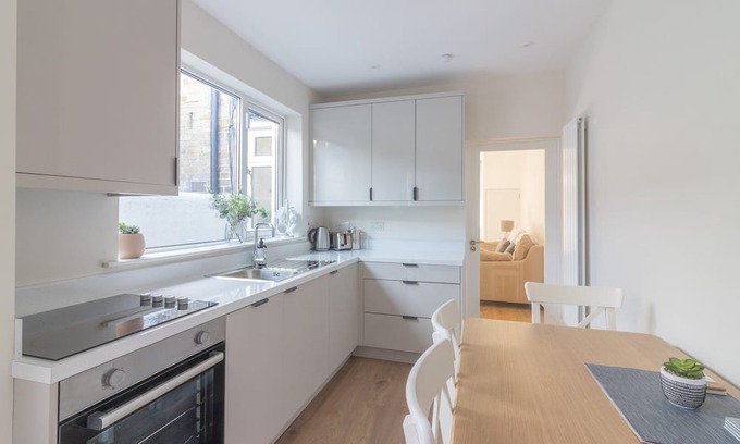 Donnybrook House | Unwind at GuestReady - Cosy Retreat with Family Amenities