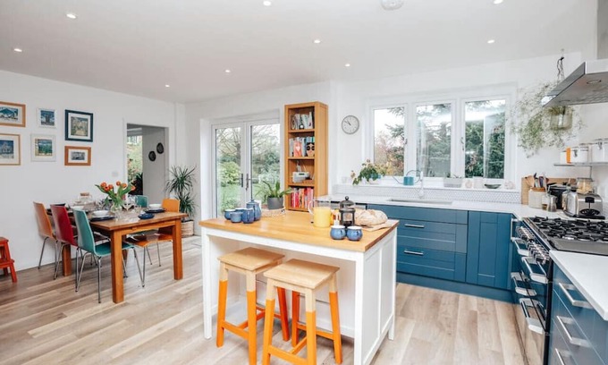 Henley House | Discover TheTulips: Ideal 4-Bed Retreat for Henley Regatta