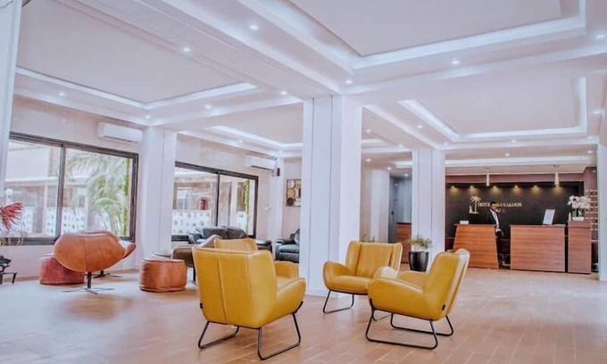 Conakry Hotel | Discover Hotel Mariador Park: Family-Friendly Dining Awaits