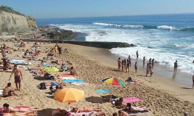 Parede Apartment | Explore La Medusa Beach House: Oceanfront Oasis Awaits