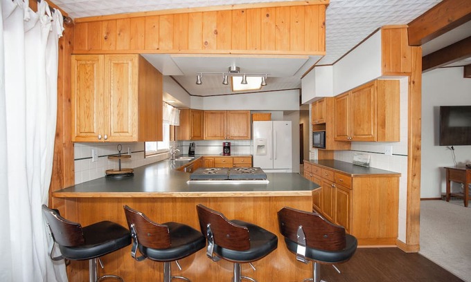 Bozeman House | Pet-Friendly Retreat with Privacy and Scenic Views