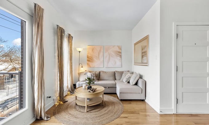 Rosemont-La Petite-Patrie Condo | Modern Condo with Private Patios & Free Parking Awaits