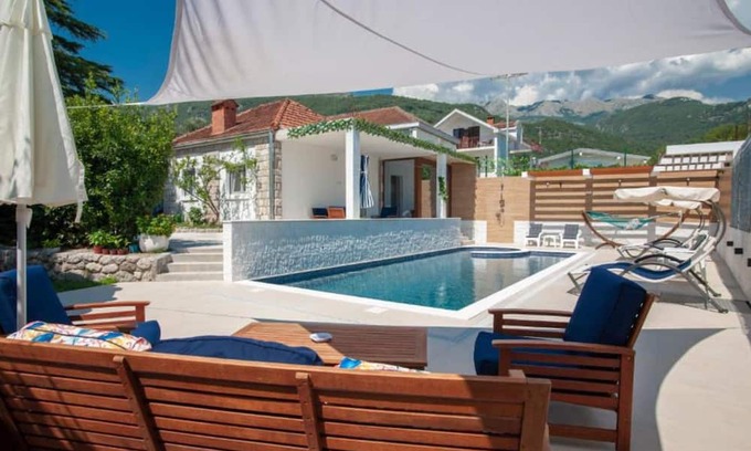 Lastva Grbaljska Apartment | Cozy Villa D Apartments: Family and Pet Friendly Retreat