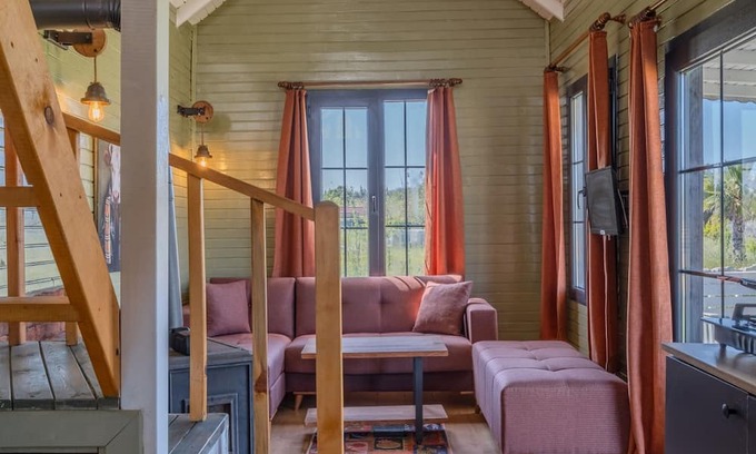 Urla House | Cozy Bungalow Retreat with Fireplace in Scenic Urla