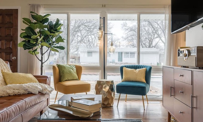 Waldron House | Restoration Retreat: Pet-Friendly Corporate & Transitional Stay