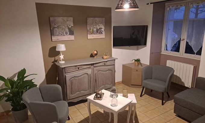 Le Pin House | Relaxing Gîte "Coquelicots": Family-Friendly Retreat