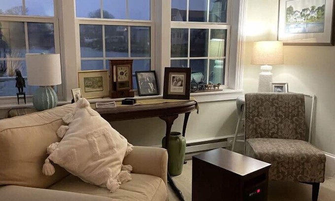 Vinalhaven House | Discover The Pond House on Carver's Pond - Pet Friendly Stay