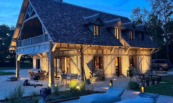 Neung-sur-Beuvron House | Stunning Property with Pool & Scenic Pond Views for 10