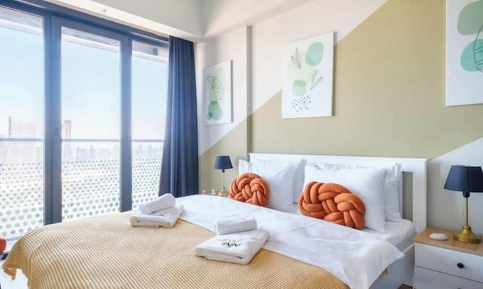 Umraniye Apartment | Stylish 1BD Apartment with Balcony Views & Parking