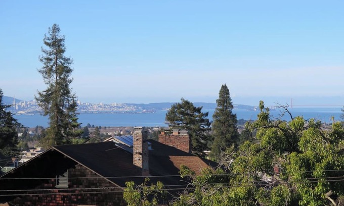 Berkeley Hills House | Cozy One Bedroom Apartment with Spa in North Berkeley