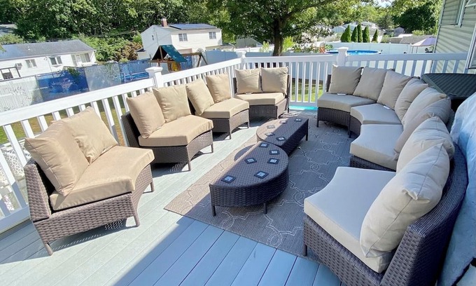 Farmingville House | Discover The Cozy Manor of Farmingville: Pet Friendly Retreat