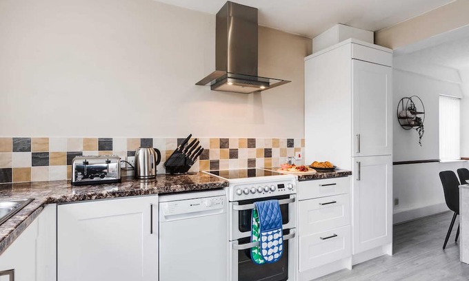 Bamber Bridge House | Serenity: 3 Bedrooms with Free WiFi & Family Amenities