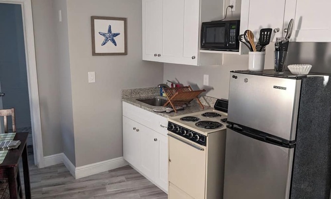 Capri Isle Apartment | Cozy Studio Apartment Steps from Treasure Island Beach