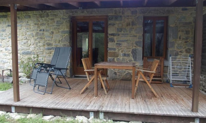 Montjay Apartment | Cozy Apartment 'Bois D'estève' with Mountain View & Terrace